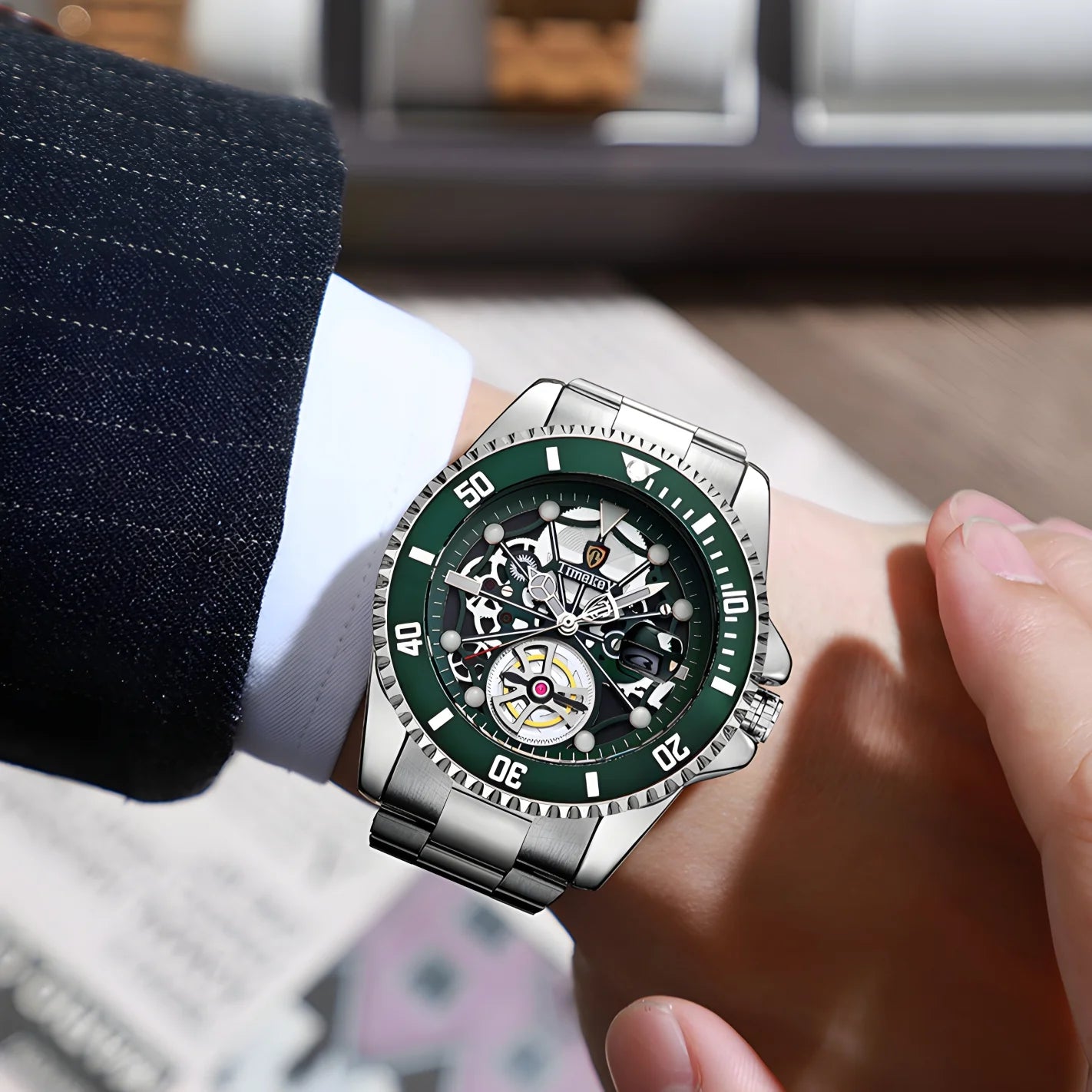 Men's Quartz Watch with Rotating Bezel Luxury Design for Business and Daily Wear